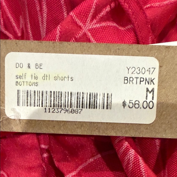 DO+BE Pink Leaf Pattern Shorts - Picture 2 of 5